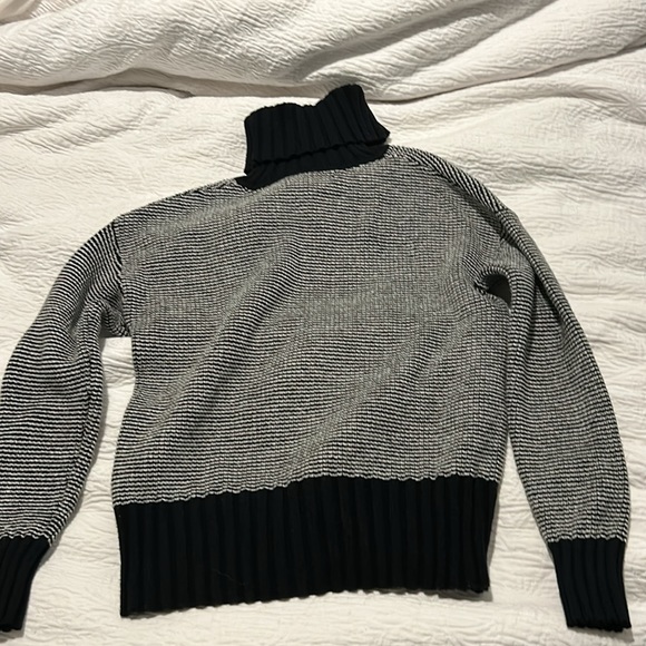 Banana republic turtleneck sweater - Picture 4 of 4